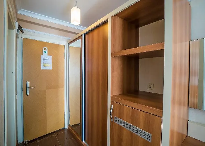 Cleopatra Tac & Apart